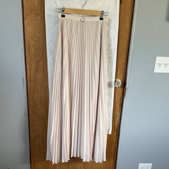 Banana Republic Cream Maxi Skirt - Picture 1 of 4